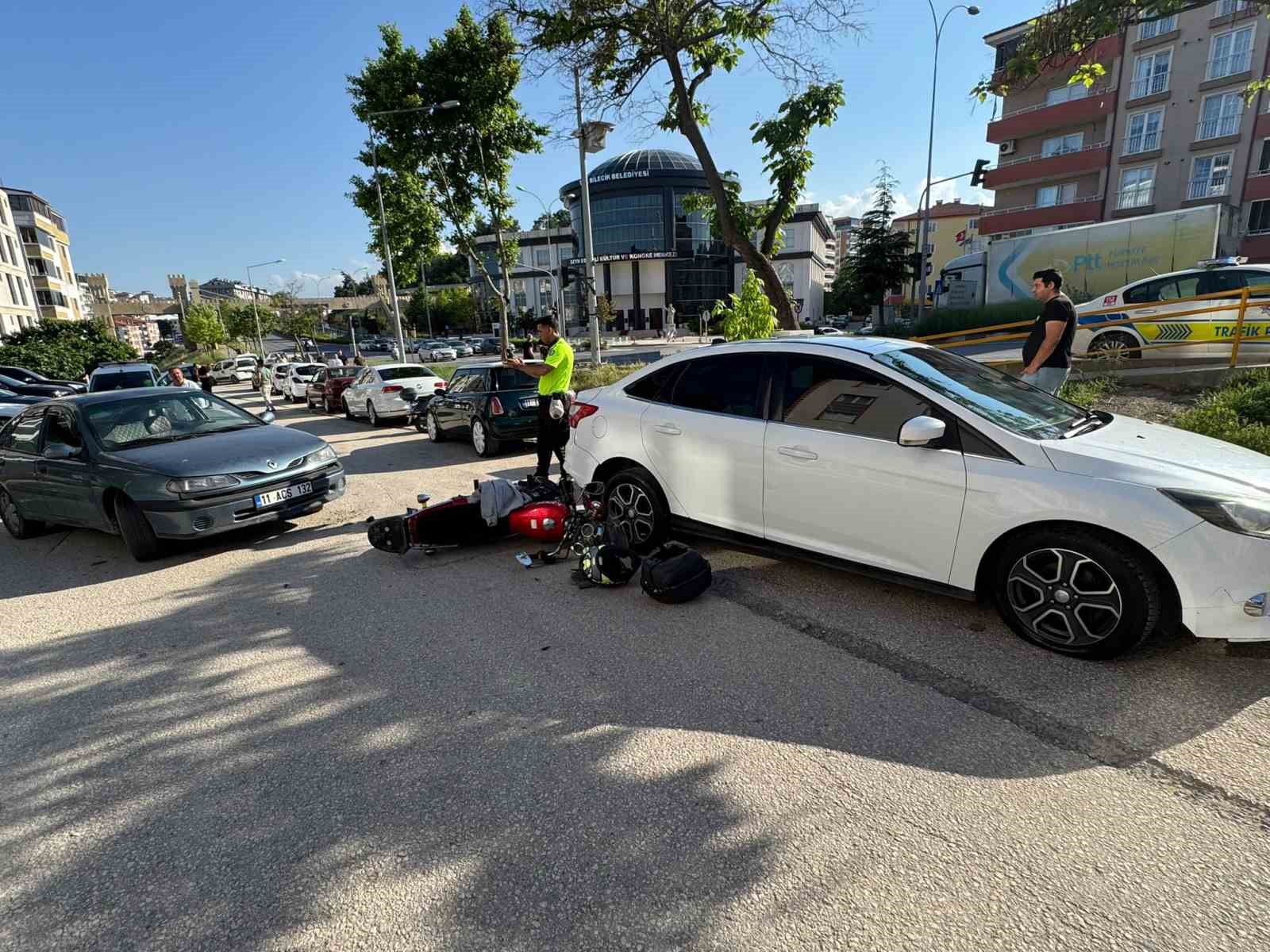 Bilecik’te otomobil ile motosiklet çarpıştı
