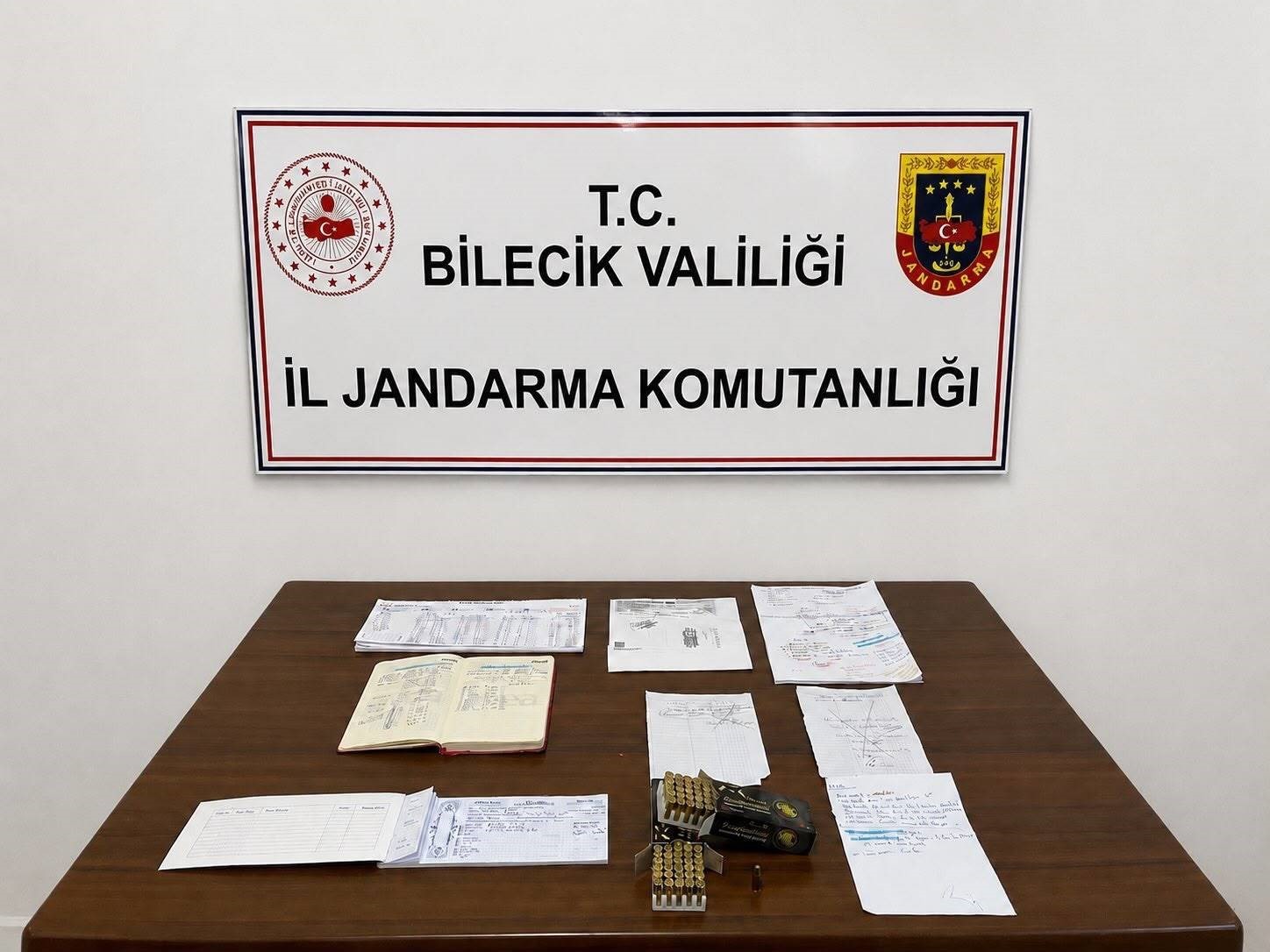 Bilecik’te tefecilik operasyonu, çok sayıda yaprak senet karnesi ele geçirildi
