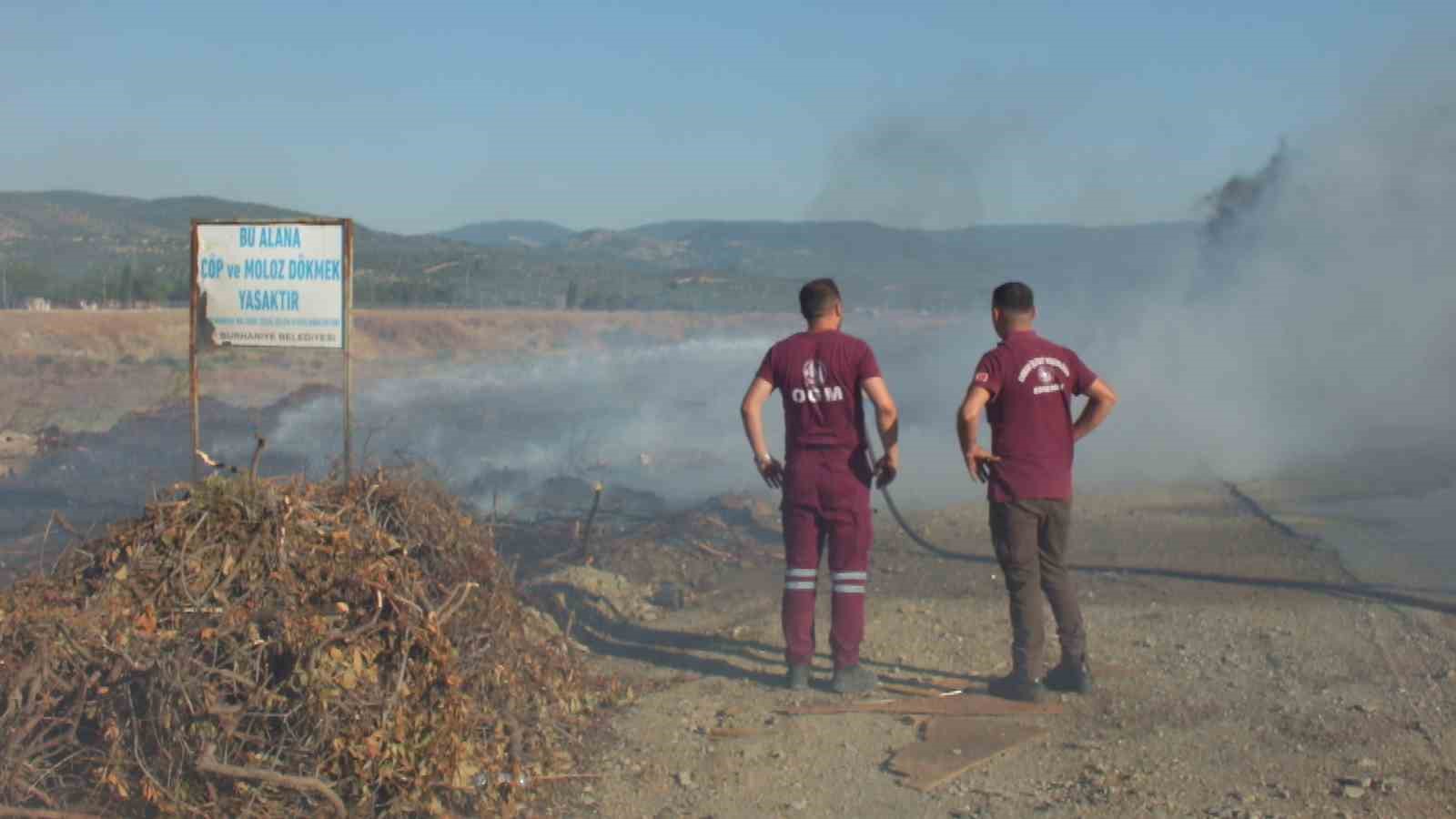 Burhaniye’de Karınca Deresinde çıkan ot yangını 3 saatte söndürüldü
