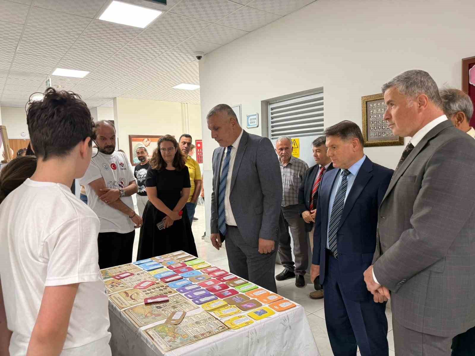 Burhaniye’de TÜBİTAK 4006-A Bilim Fuarı düzenlendi
