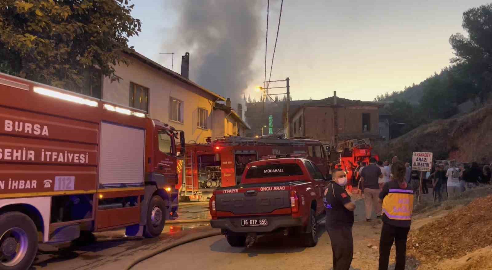 Bursa’da 2 katlı evde çıkan yangında 30 yaşındaki genç hayatını kaybetti
