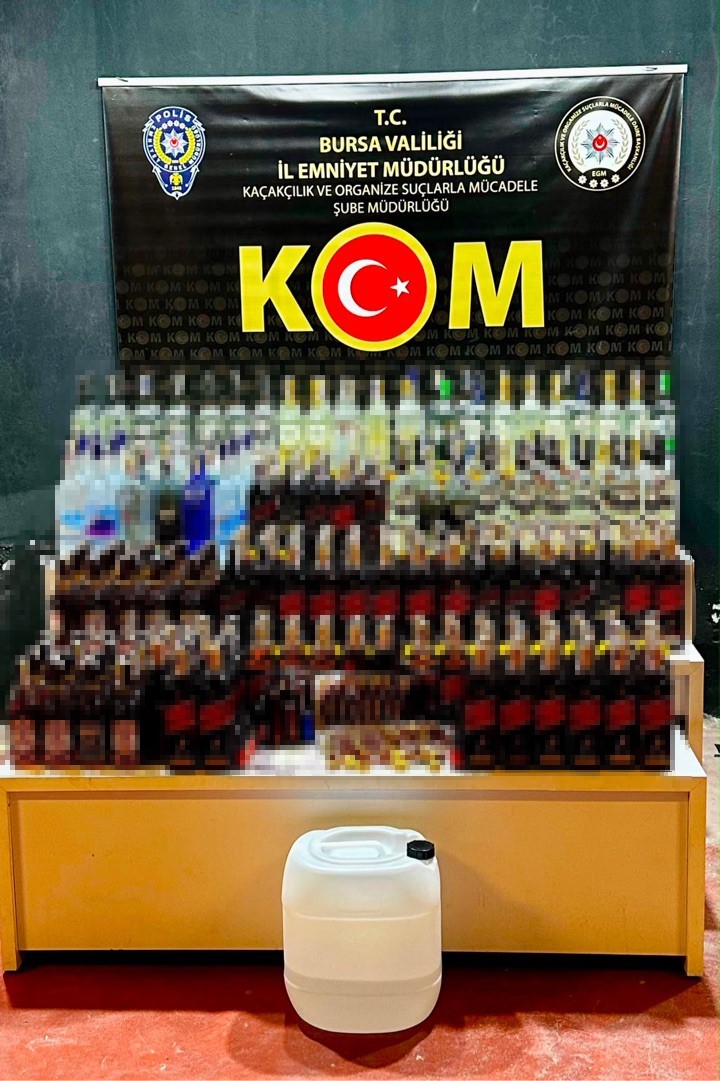 Bursa’da 297 şişe sahte alkollü içki ele geçirildi
