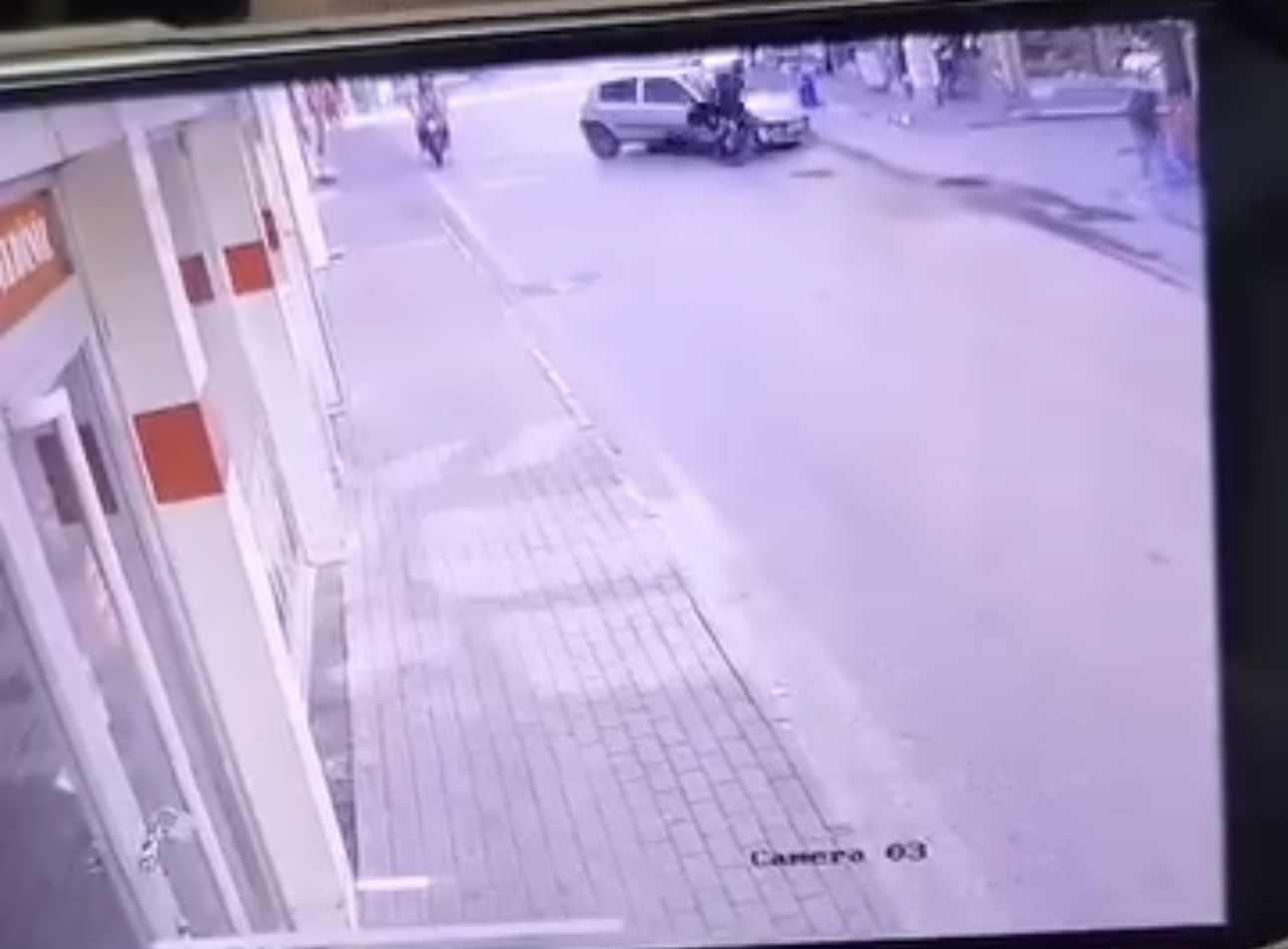 Bursa’da ilginç kaza...Yapay zeka değil, gerçek kaza görüntüsü
