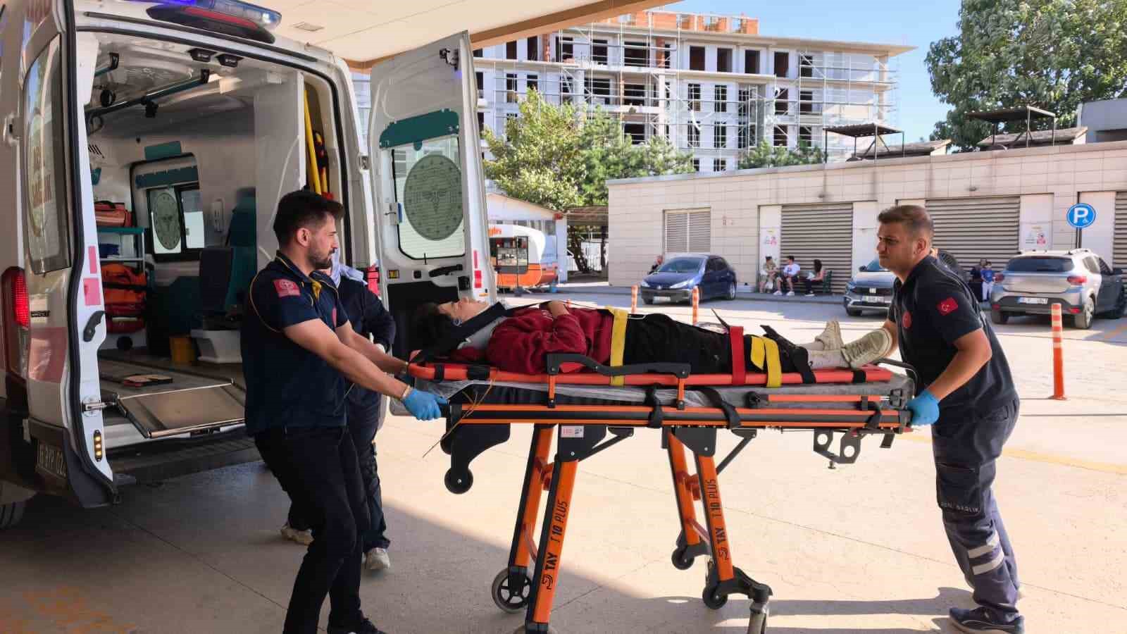 Bursa’da kontrolden çıkan motosiklet dere yatağına uçtu: 1 yaralı
