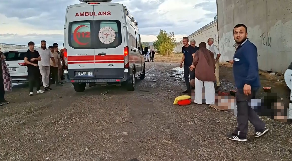Bursa’da köprülü kavşakta feci kaza: 3 ölü, 2 ağır yaralı
