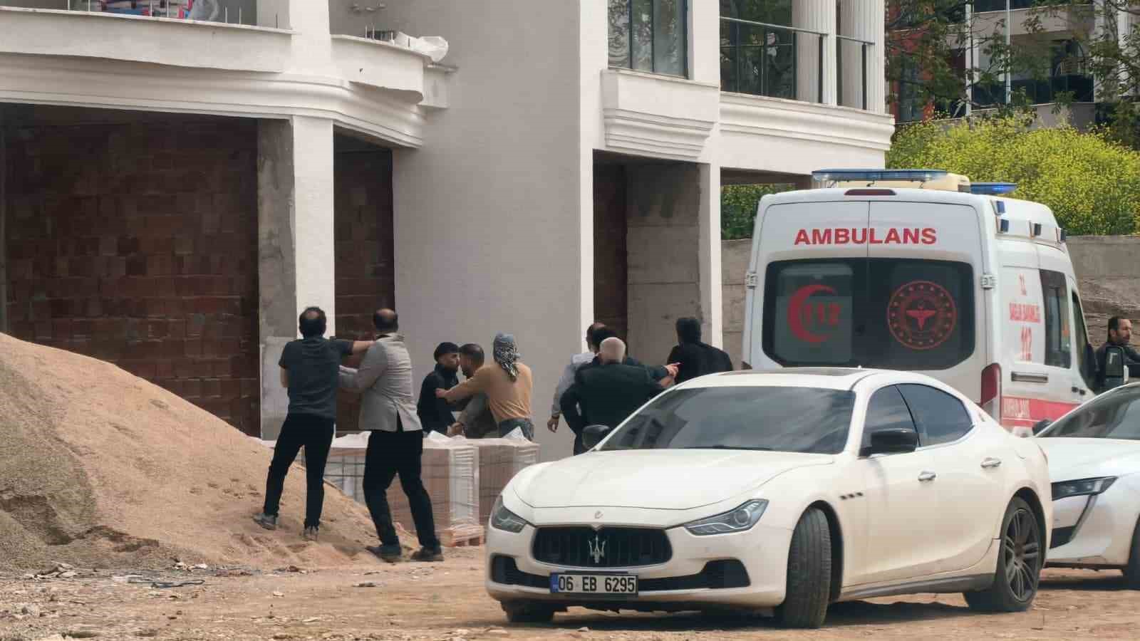Bursa’da şantiye savaş alanına döndü: Sopalar, yumruklar havada uçuştu
