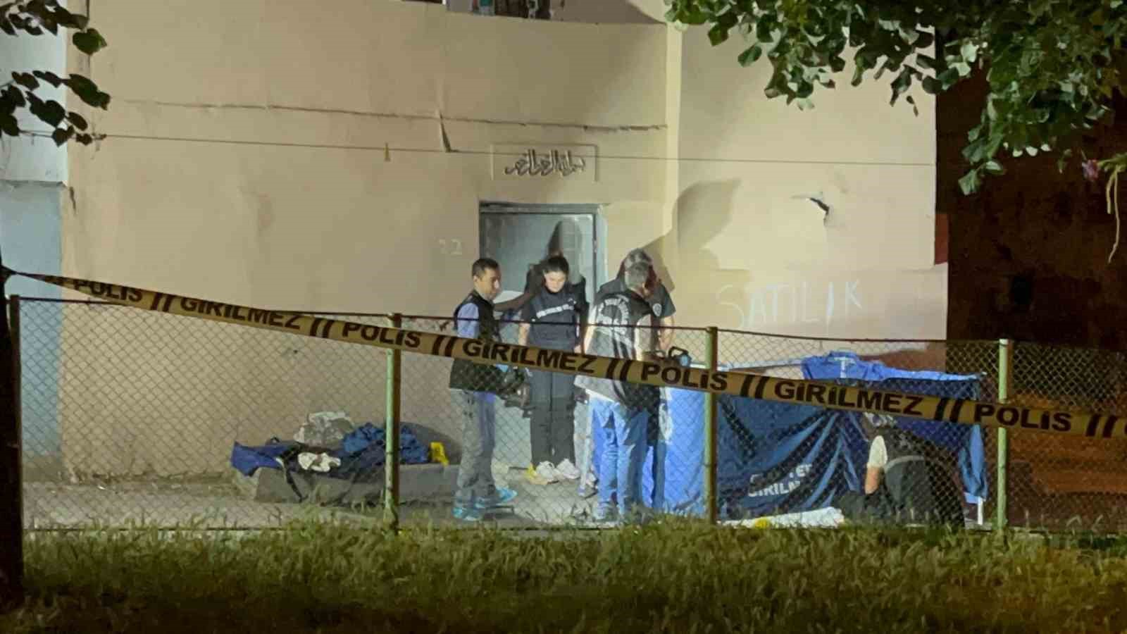 Bursa’da sokak ortasında tartışma kanlı bitti: Karı-Koca hayatını kaybetti
