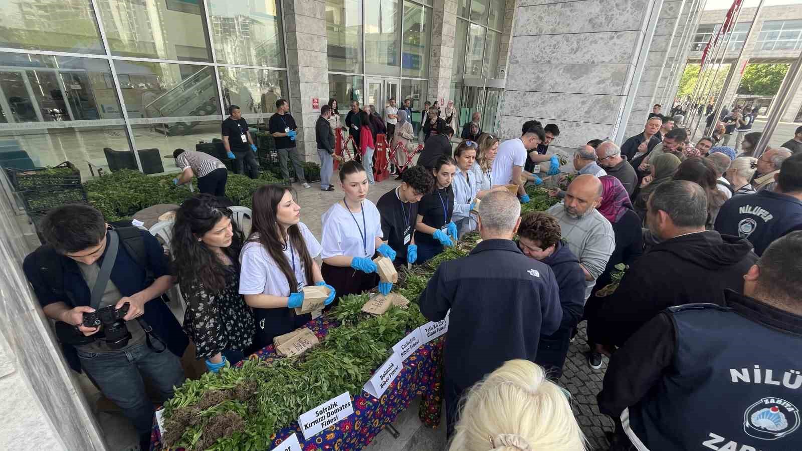 Bursa’da ücretsiz fide izdihamı
