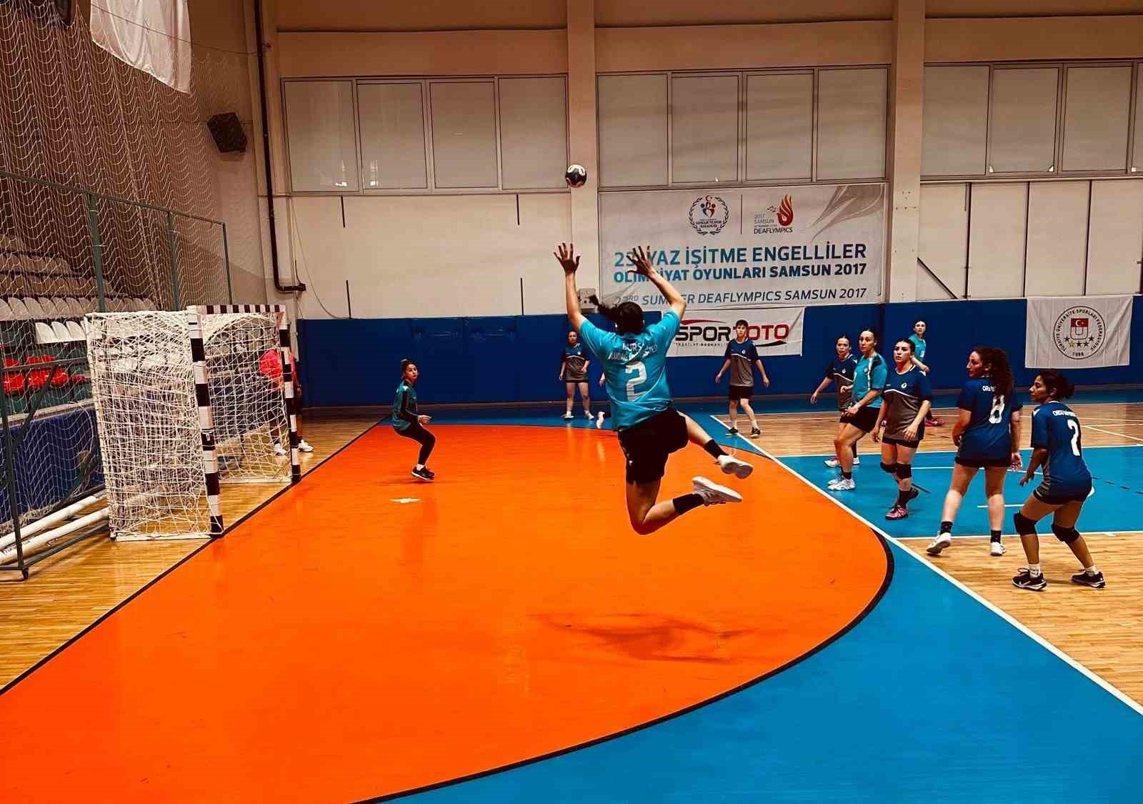 BUÜ Kadın hentbol takımı Türkiye şampiyonu oldu
