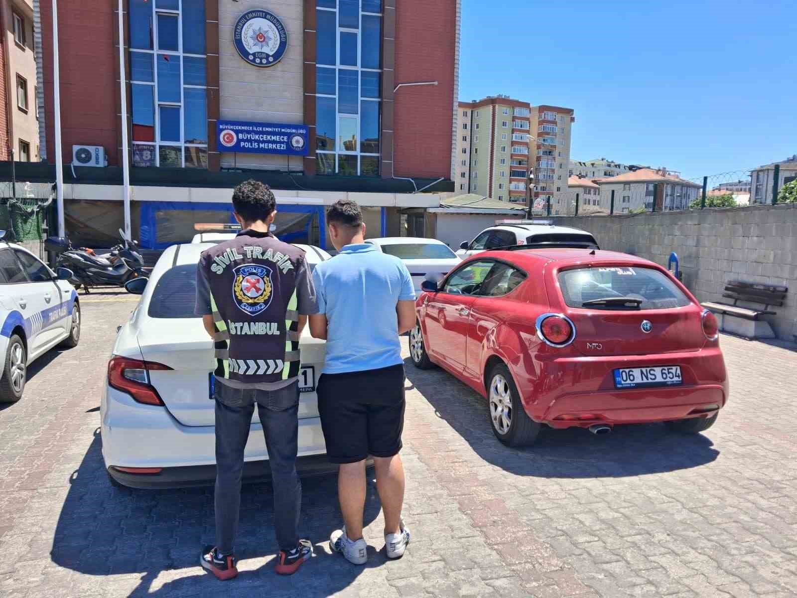Büyükçekmece’de trafik kavgası kamerada
