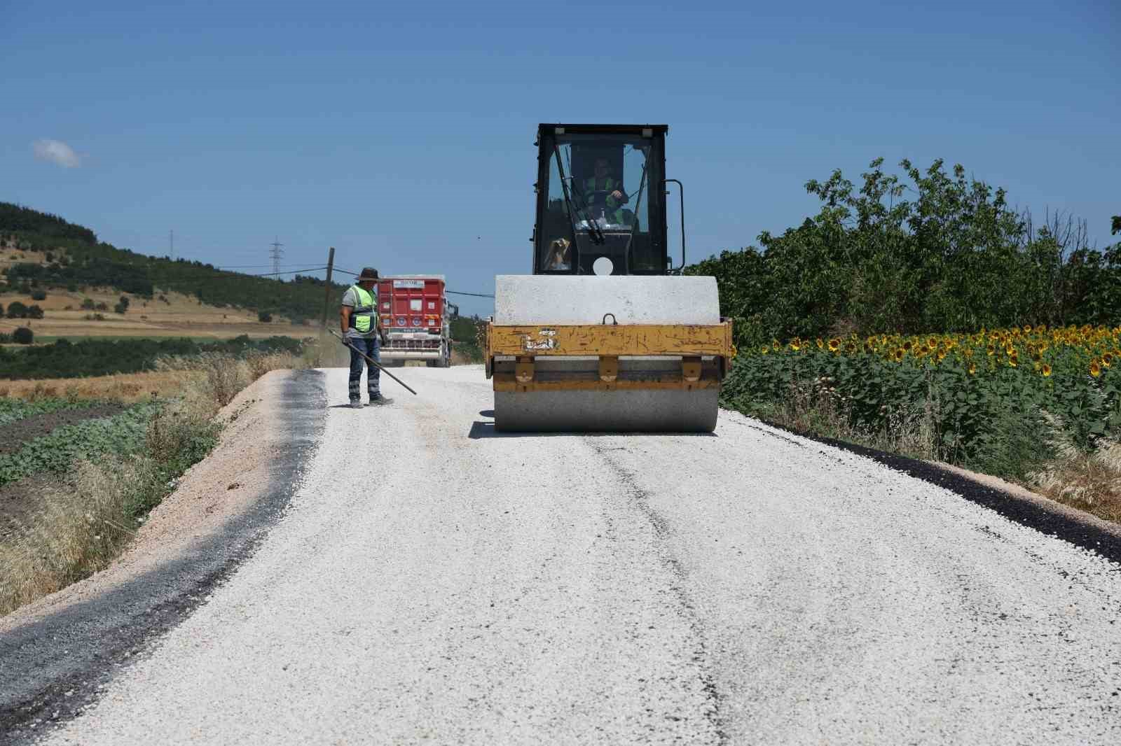 Büyükşehir Nilüfer’de yolları yeniliyor
