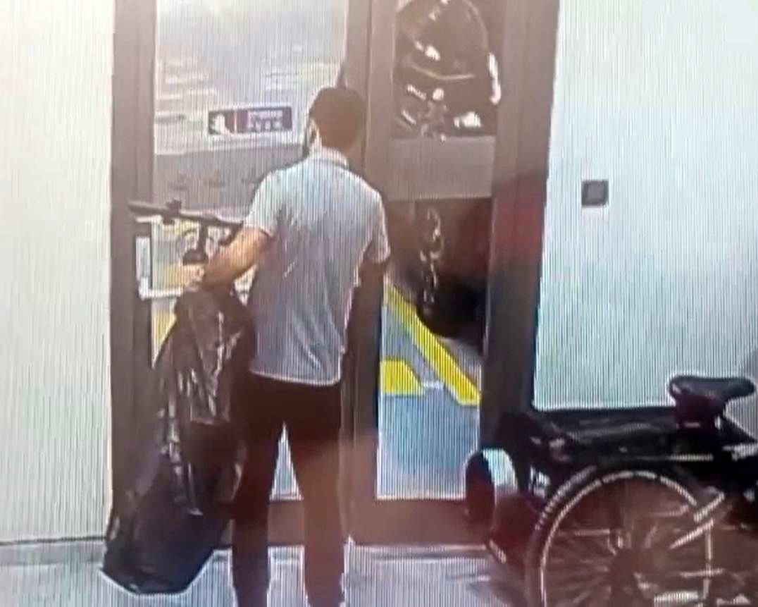 Çaldığı bisikleti polis merkezine getirip teslim etti

