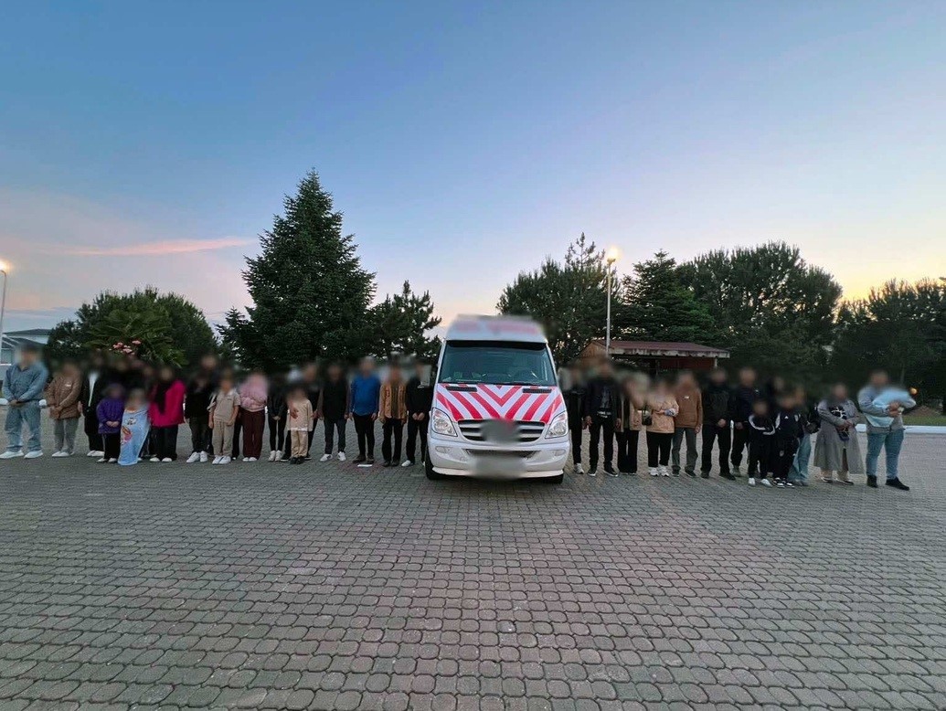 Çanakkale’de 33 kaçak göçmen ile 2 organizatör yakalandı
