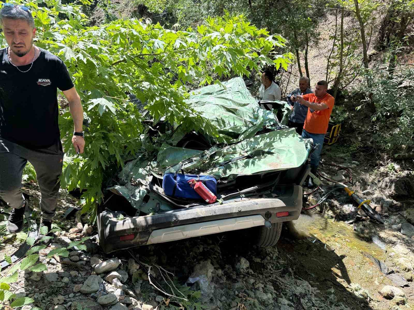 Çanakkale’de dere yatağına uçan araçtaki 2 kişi hayatını kaybetti
