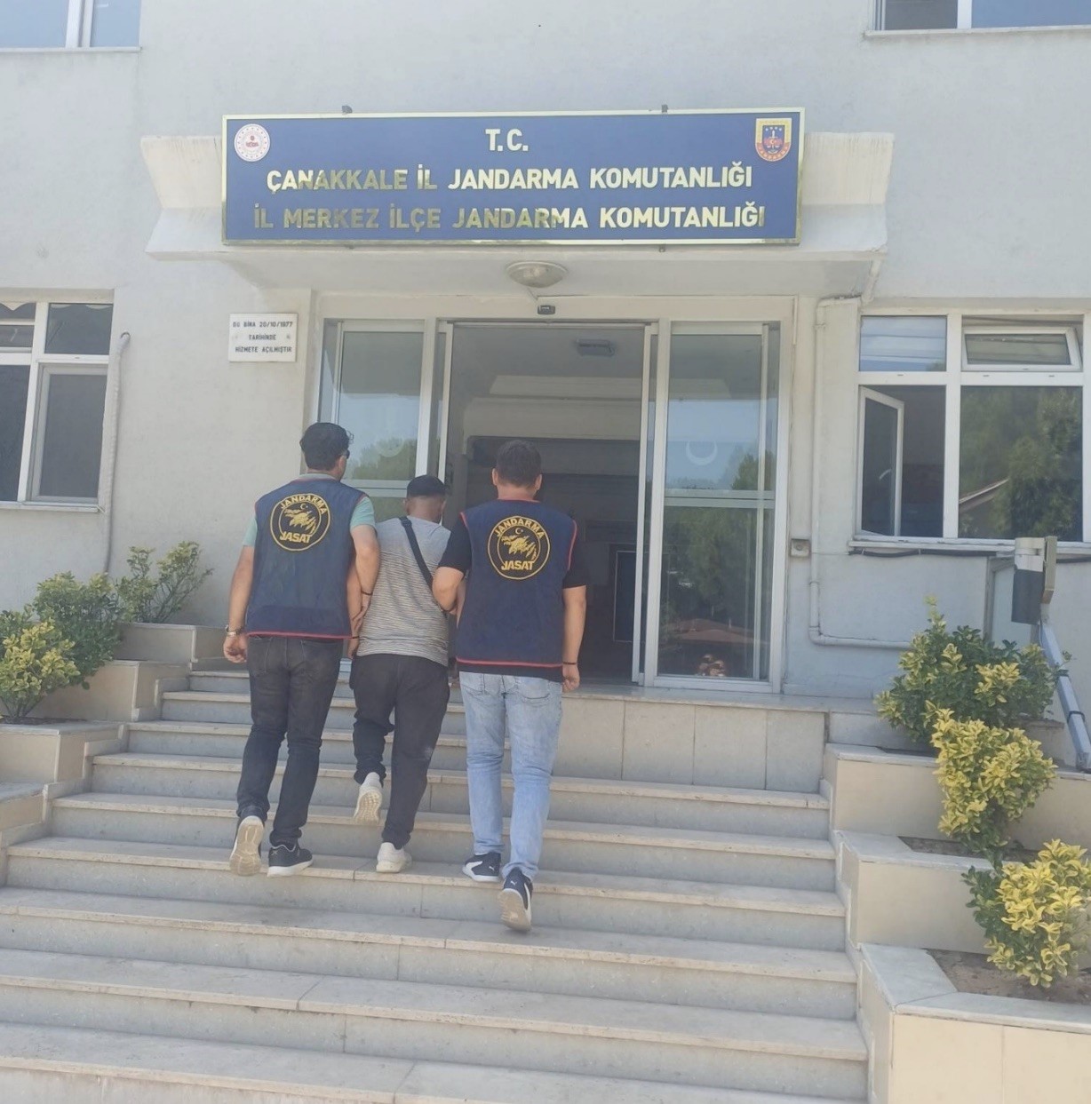 Çanakkale’de jandarma ekipleri, 64 şüpheliyi yakalandı
