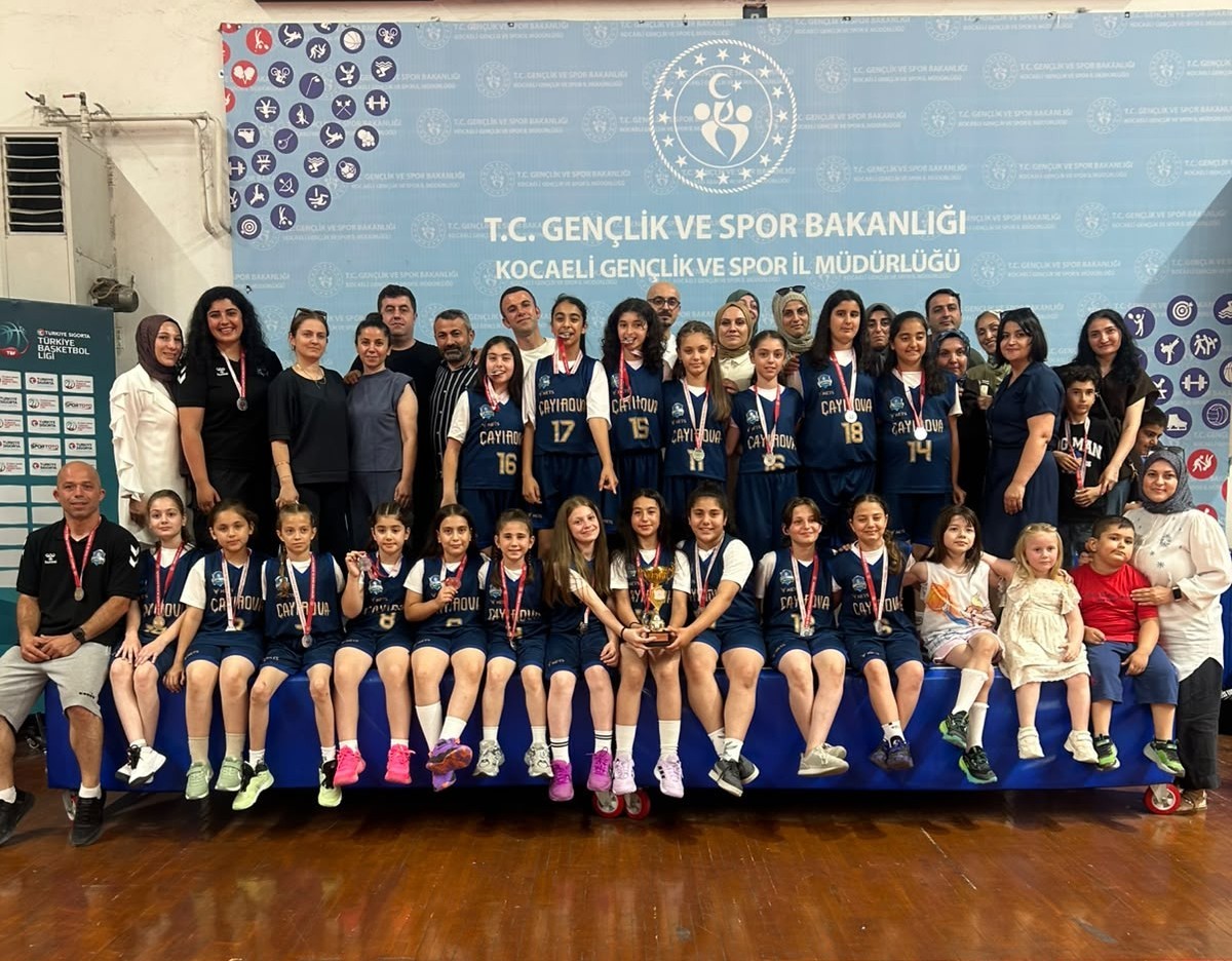 Çayırova’nın genç sporcularından atletizm ve basketbolda başarı yağmuru
