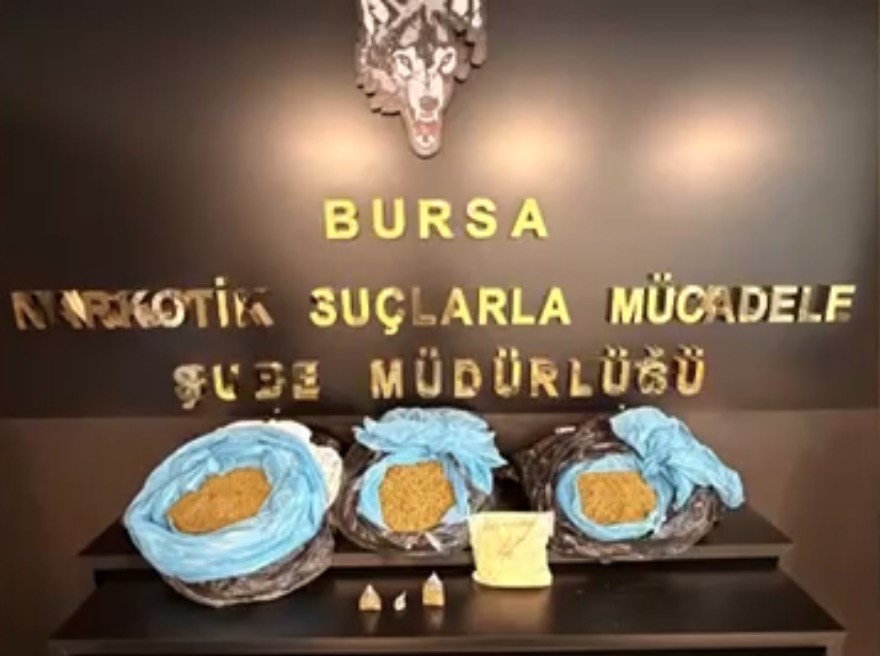 Çekicinin zulasından 16,7 kilogram uyuşturucu çıktı, 2 kişi tutuklandı
