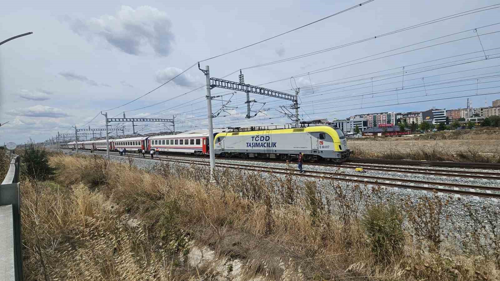Çerkezköy’de yolcu treni raydan çıktı
