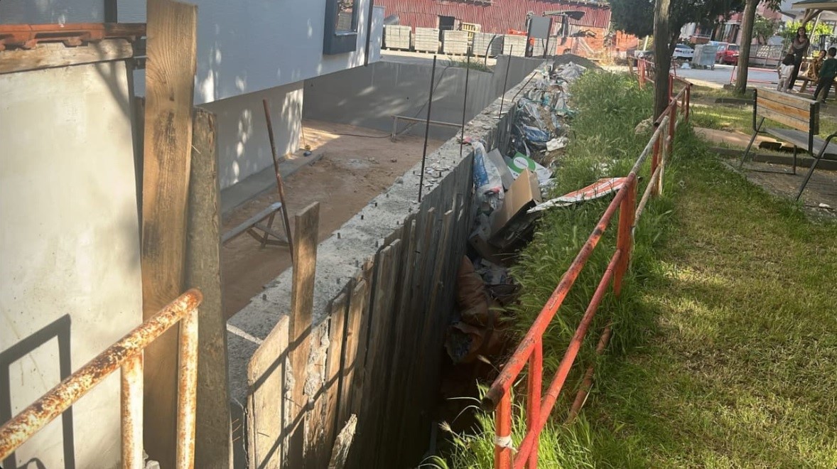 Çocuk parkındaki muhtemel tehlike vatandaşları tedirgin ediyor
