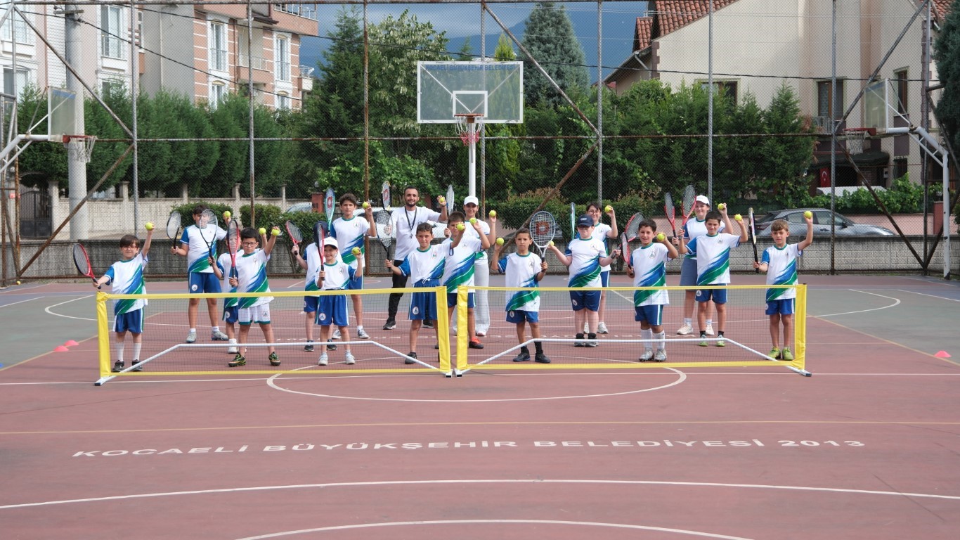 Çocuklar yazın rotasını spora çevirdi
