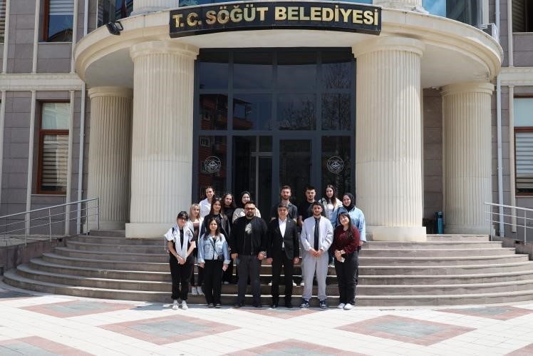 Çöp konteyneri akımına katılan öğrenciler Başkan Durgut’la buluştu
