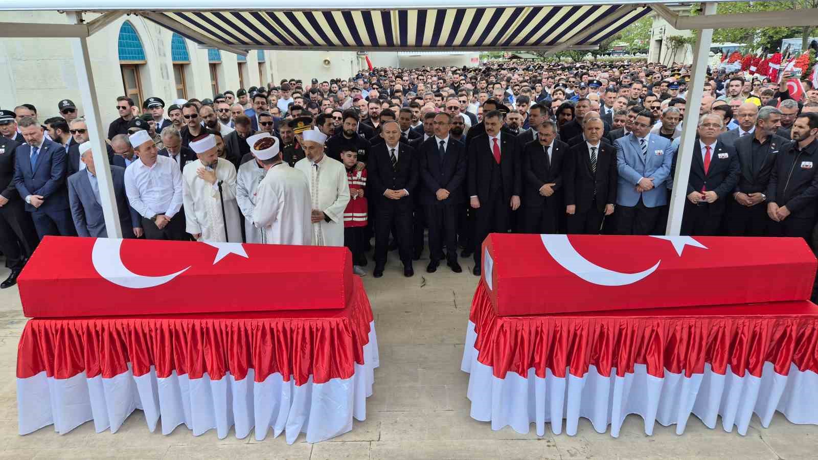 Çorlu şehitlerini binler uğurladı
