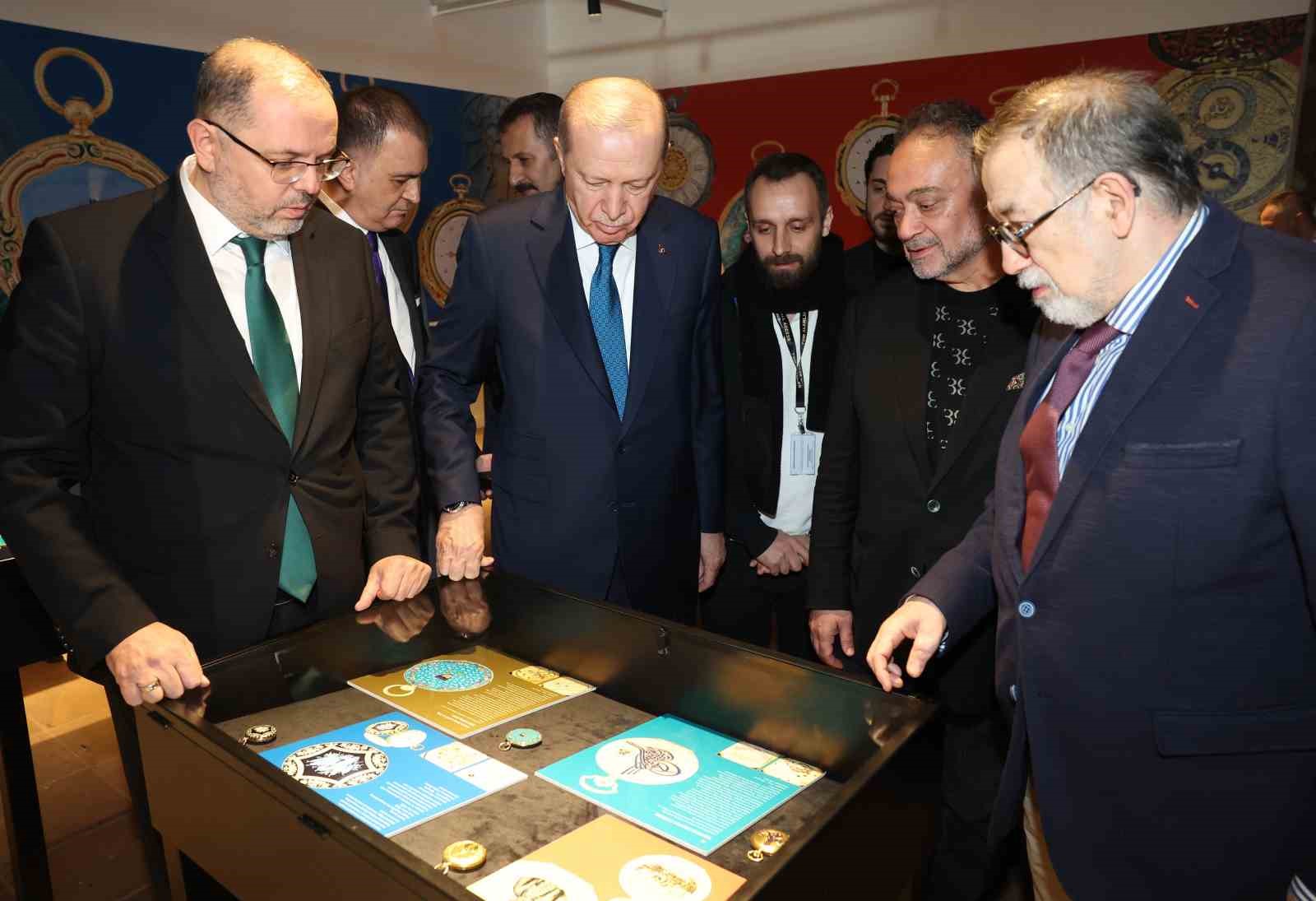 Cumhurbaşkanı Erdoğan, ‘Muhteşem Cep Saatleri Koleksiyonu’ sergisini gezdi
