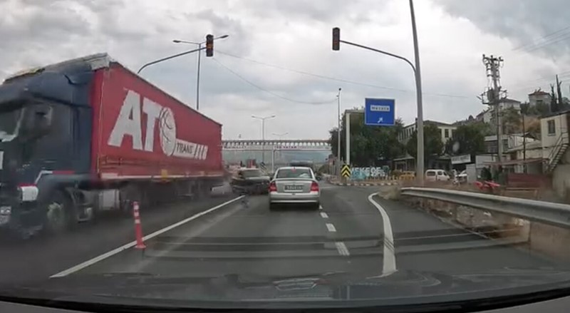 D-650’de yürekleri ağza getiren kaza kamerada
