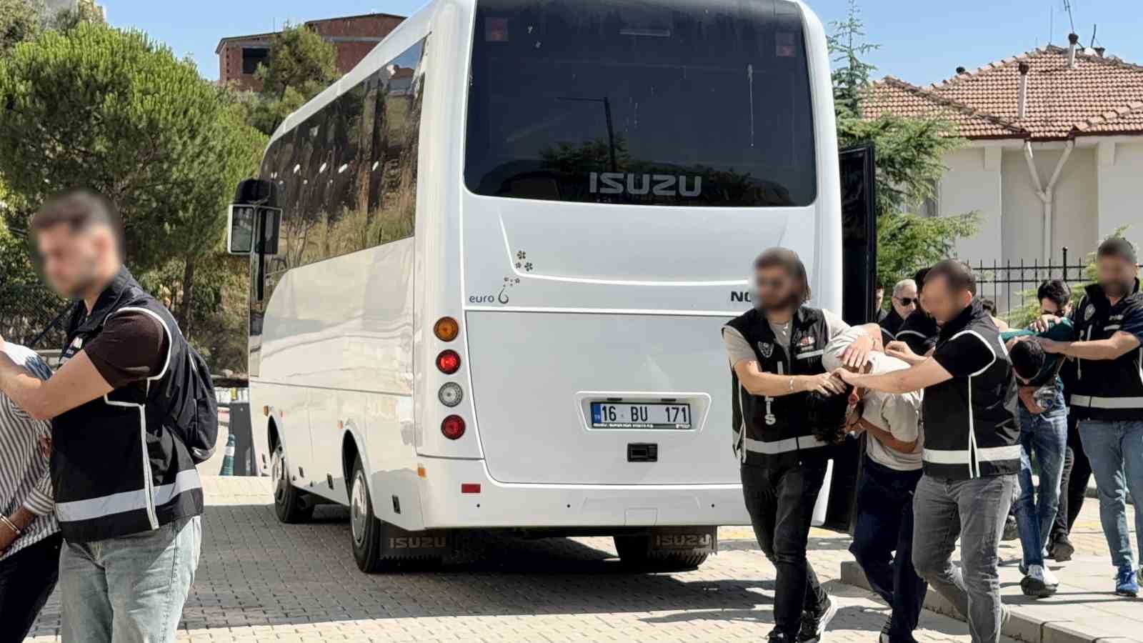 Daltonlar’a Orhangazi’de şafak baskını : 9 gözaltı
