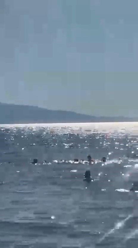 Denizde dubaların dışına çıkan baba ve iki kızı ölüm tehlikesi atlattı
