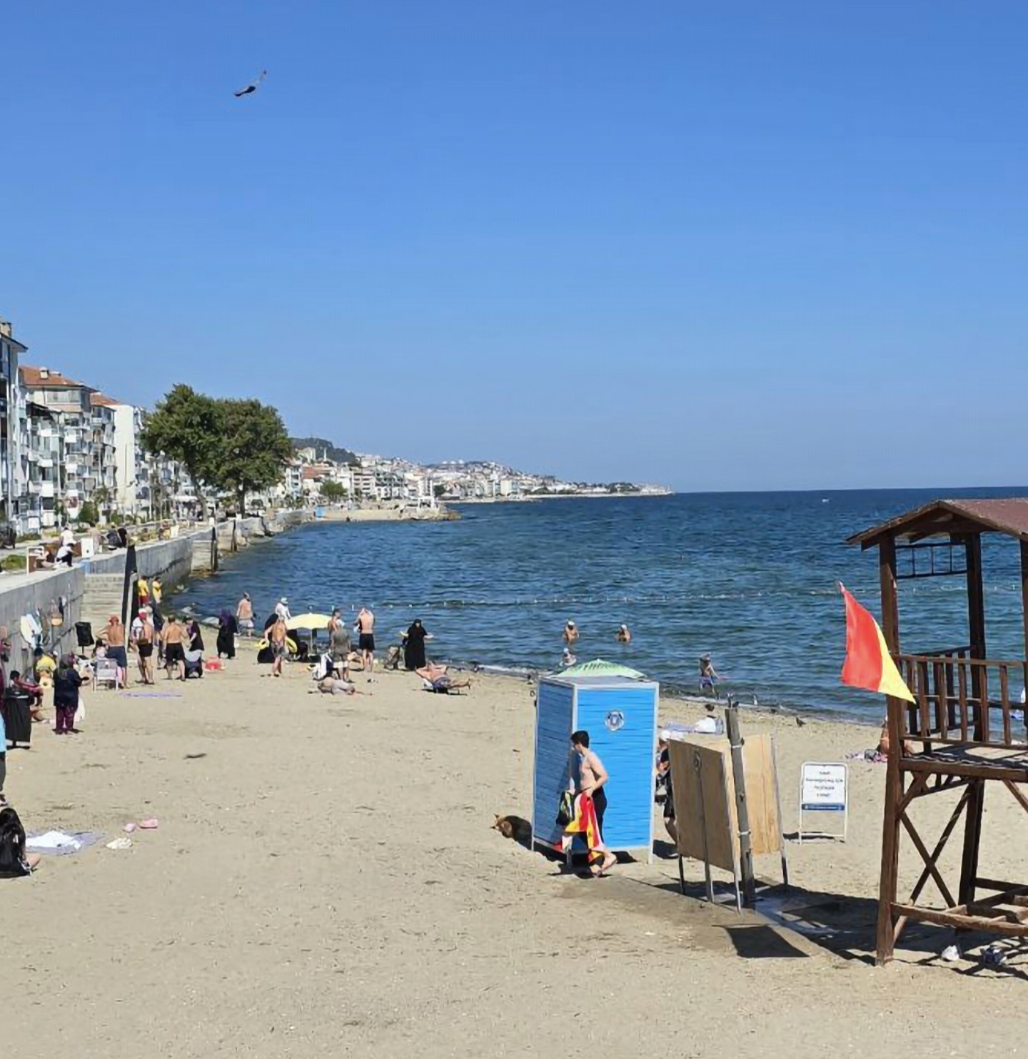 Denizde yüzüstü hareketsiz halde bulunan kişi, kaldırıldığı hastanede hayatını kaybetti
