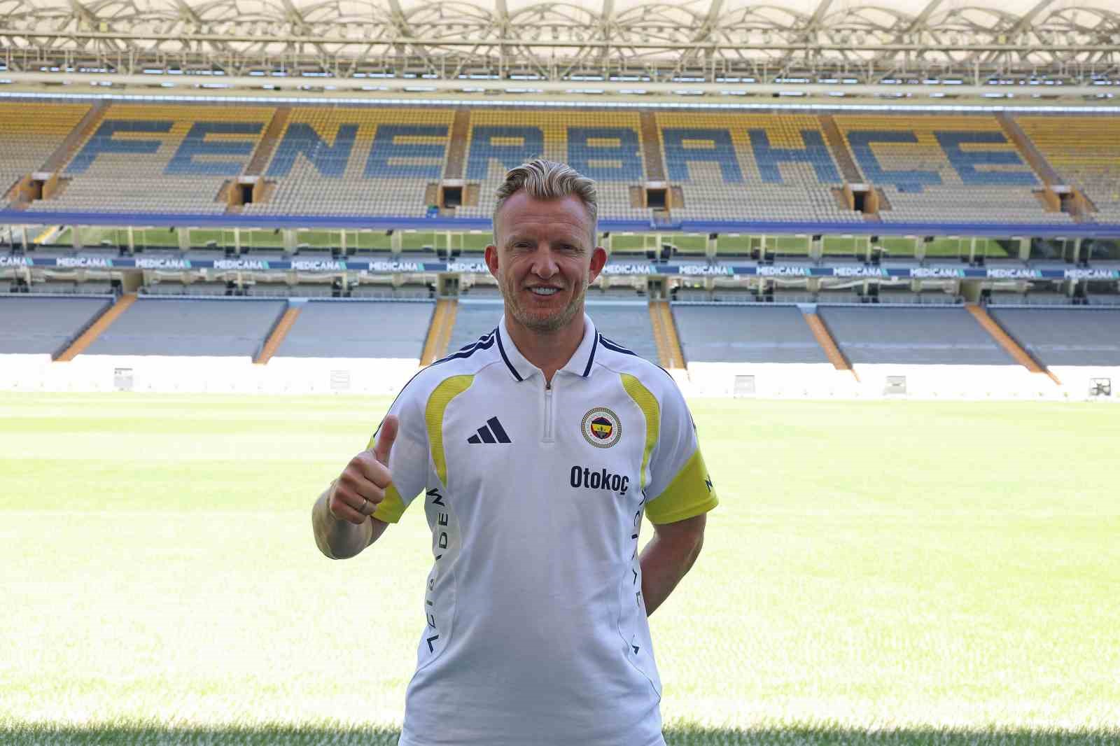 Dirk Kuyt, Fenerbahçe’de yardımcı antrenörlük görevine başladı
