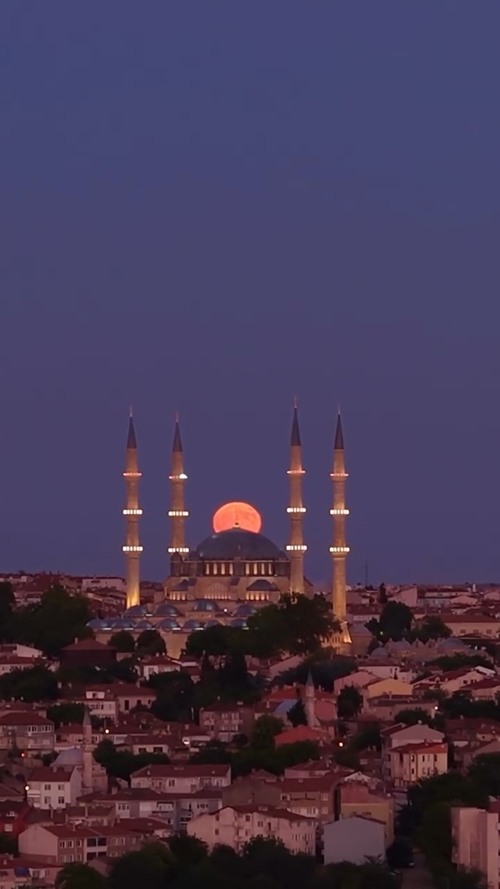 Dolunay, Selimiye Camii ile aynı karede
