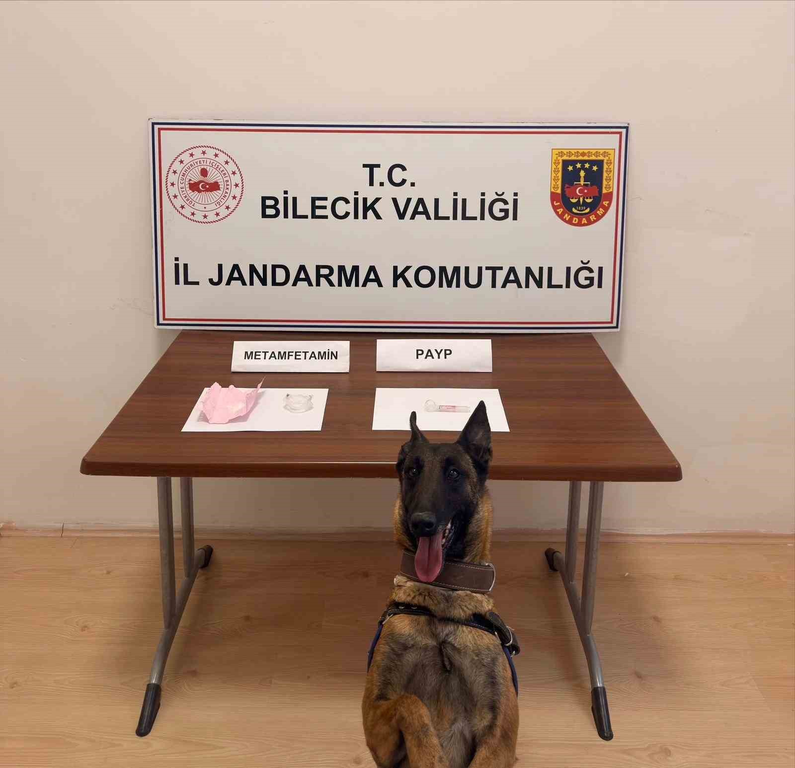 Durdurulan araçta uyuşturucu çıktı
