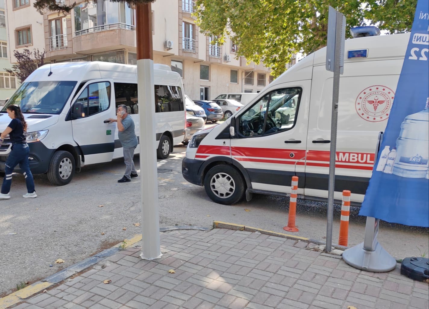 Edirne’de minibüsle çarpışan motosikletli yaralandı: Kaza anı kamerada
