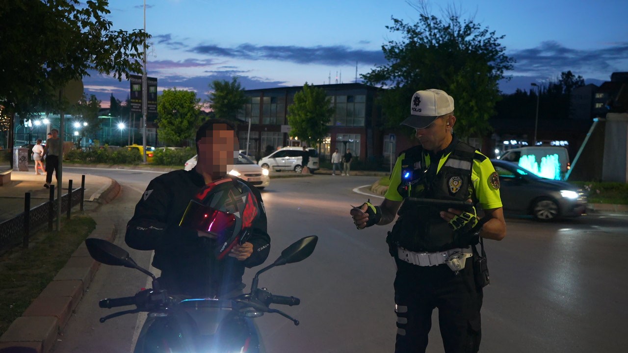 Edirne’de polis ekiplerinden trafik ve asayiş denetimi
