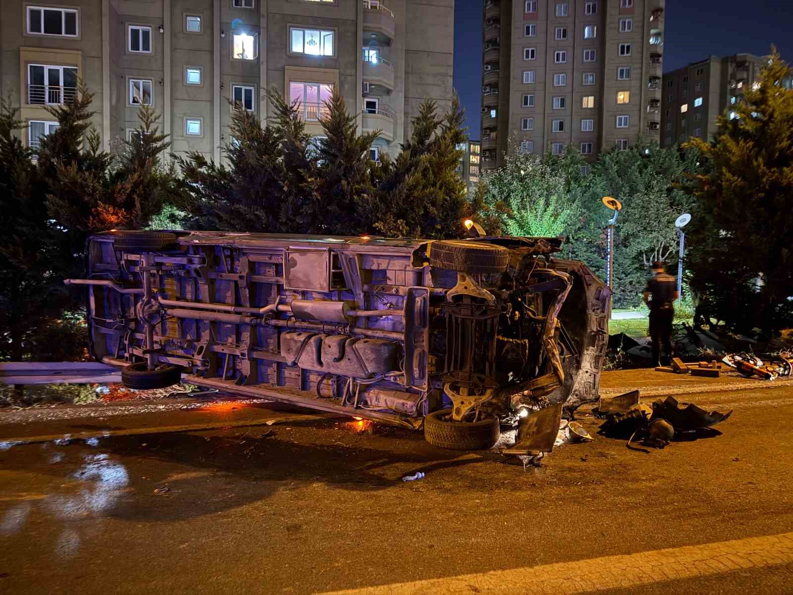 Esenler’de makas atan minibüs zincirleme kazaya neden oldu: 1 ölü, 5 yaralı

