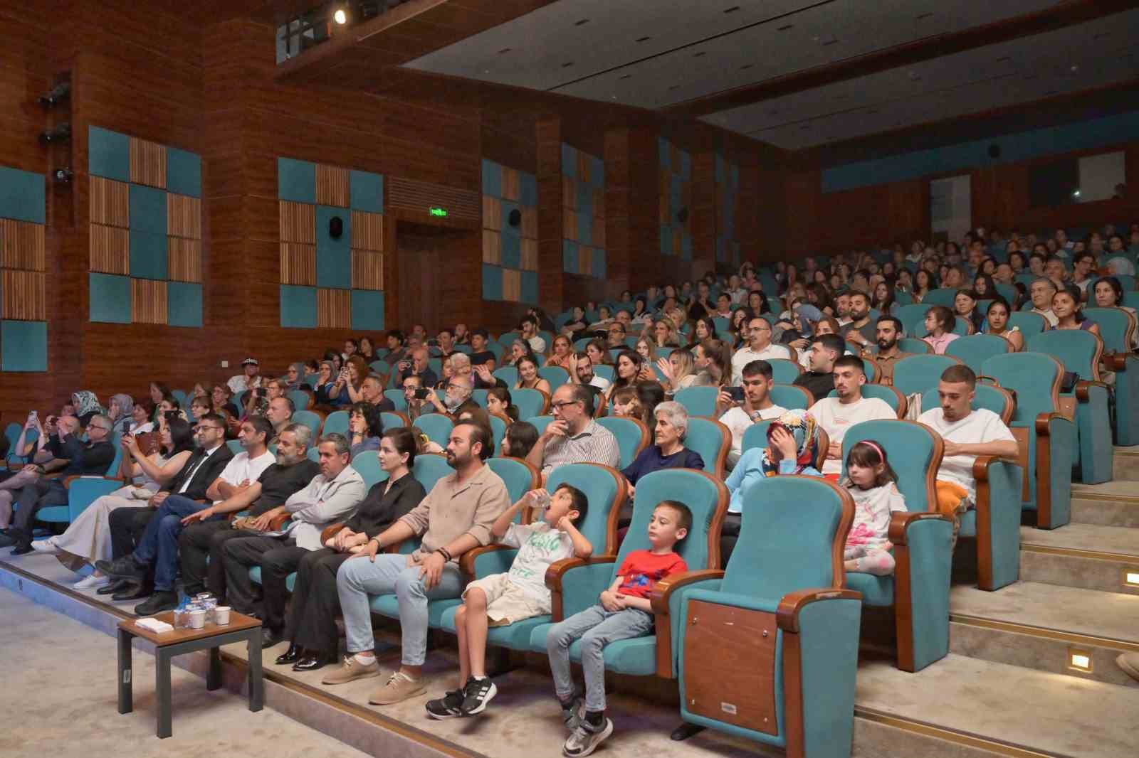 Esenyurt’ta "Anadolu’nun Kültür Motifleri" gecesi yoğun ilgi gördü
