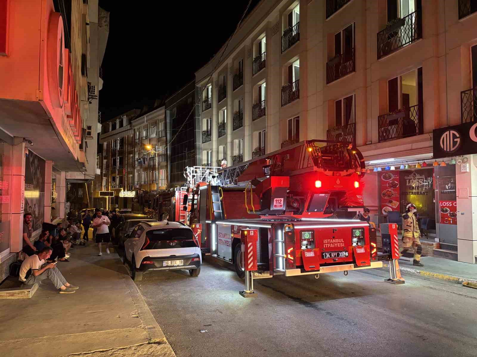 Esenyurt’ta otel yangını: Çok sayıda vatandaş mahsur kaldı
