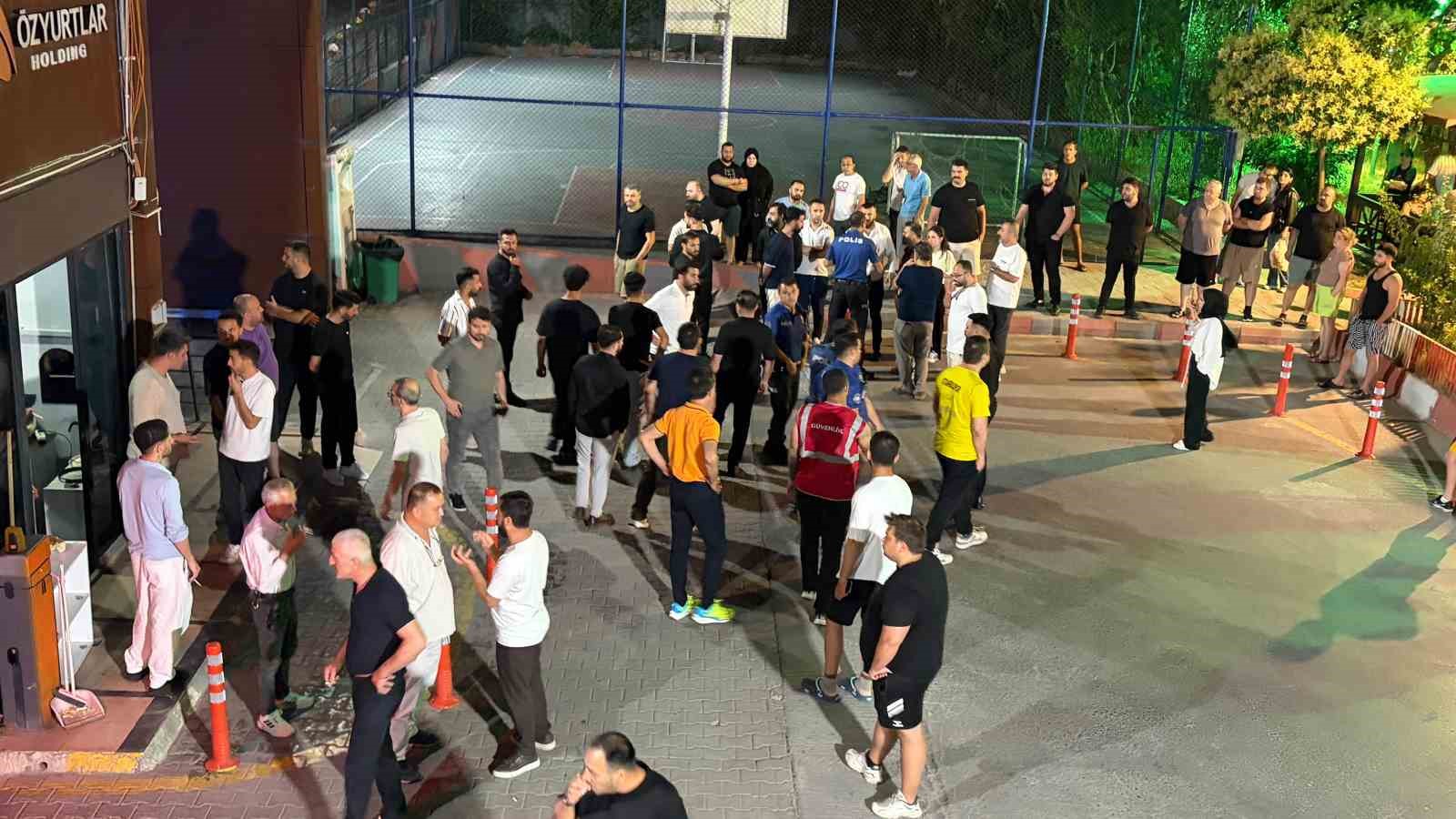 Esenyurt’ta siteye giriş kavgasında 3 kişi yaralandı
