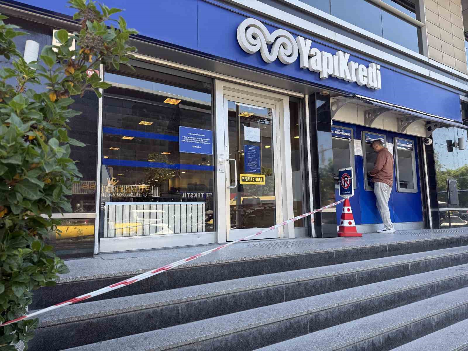 Esenyurt’ta Yapı Kredi Bankası şubesine silahlı saldırı
