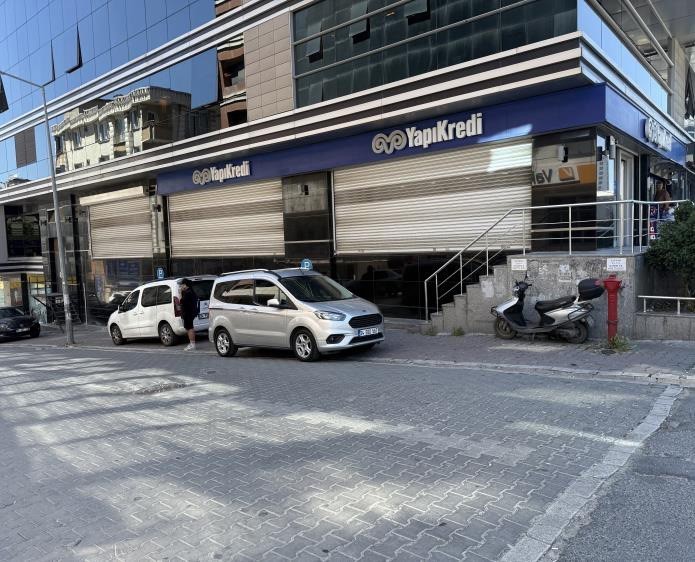 Esenyurt’ta Yapı Kredi Bankası’na silahlı saldırı yapan şüpheli yakalandı
