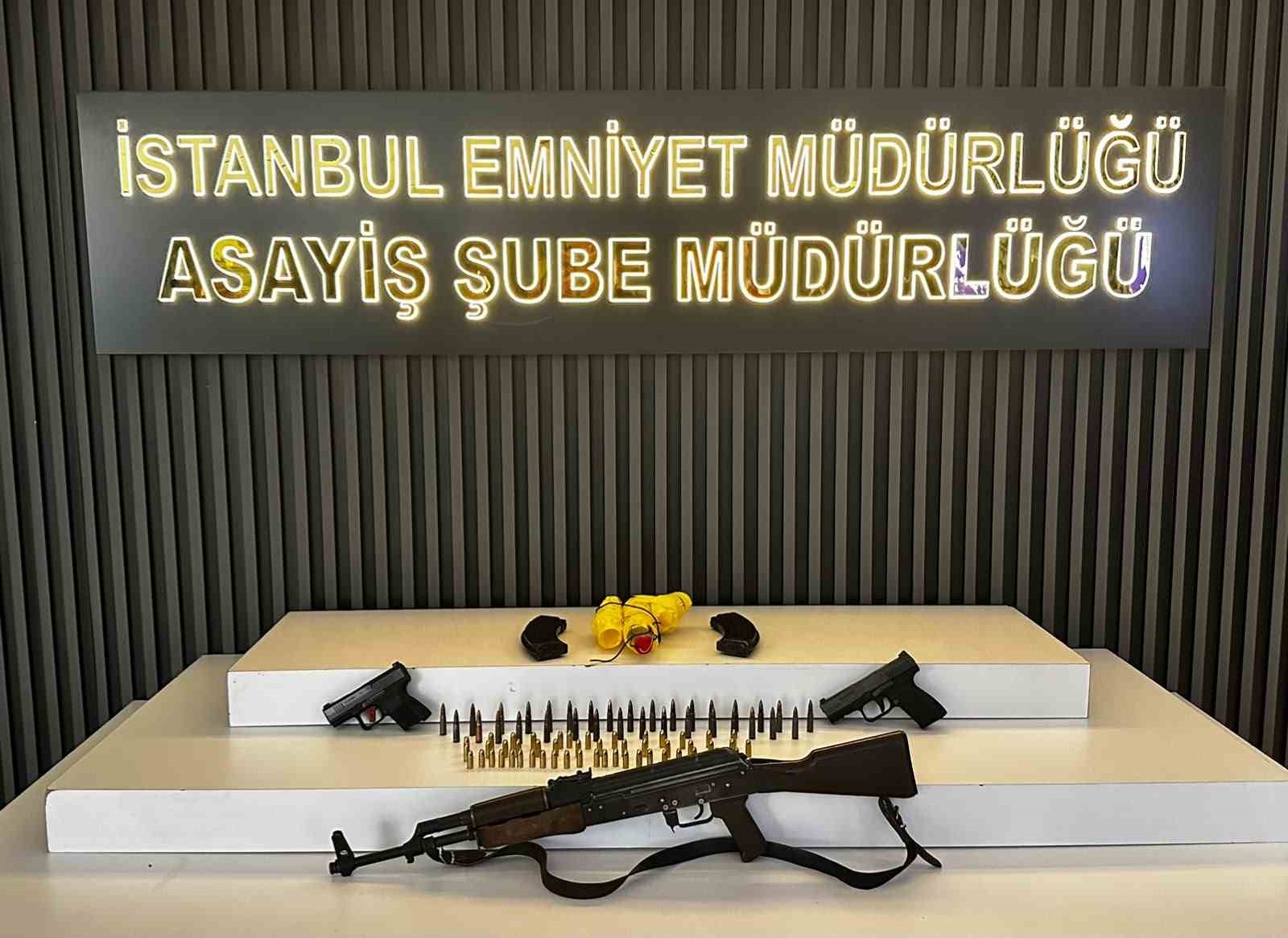 Eyüpsultan’da polisin durdurduğu motosikletten tüfek ve el yapımı bomba çıktı: 7 gözaltı
