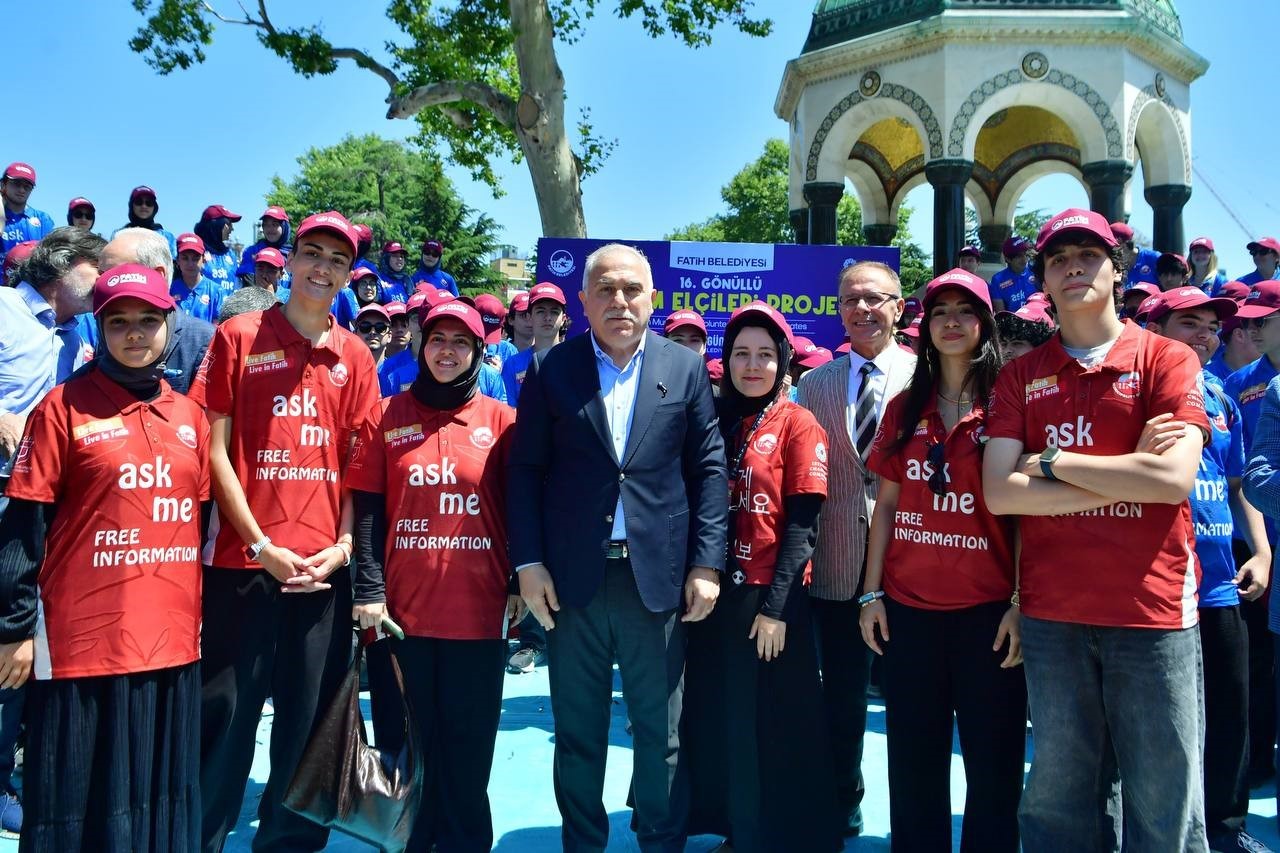 Fatih’te gönüllü turizm elçileri görev başında
