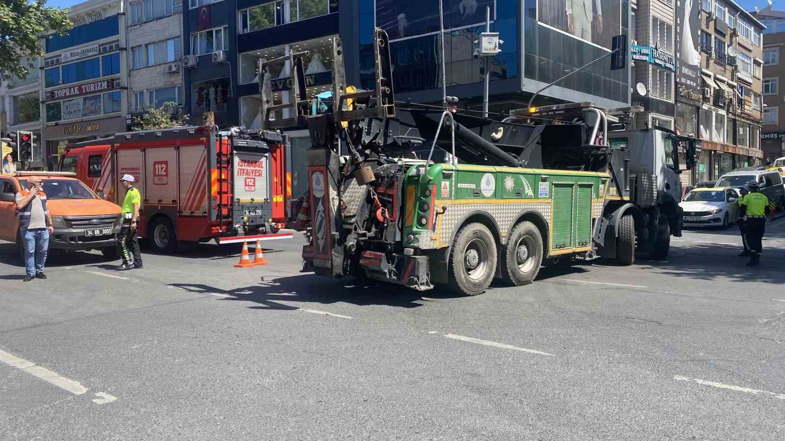 Fatih’te İETT otobüsü ile ambulans çarpıştı: 5 yaralı
