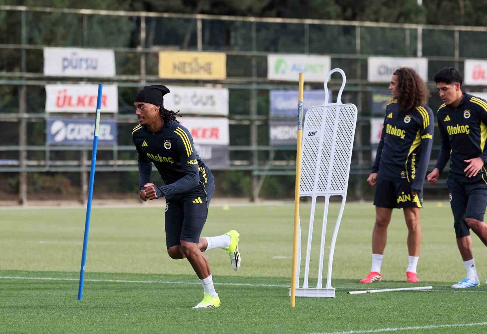 Fenerbahçe, Başakşehir maçı hazırlıklarını tamamladı
