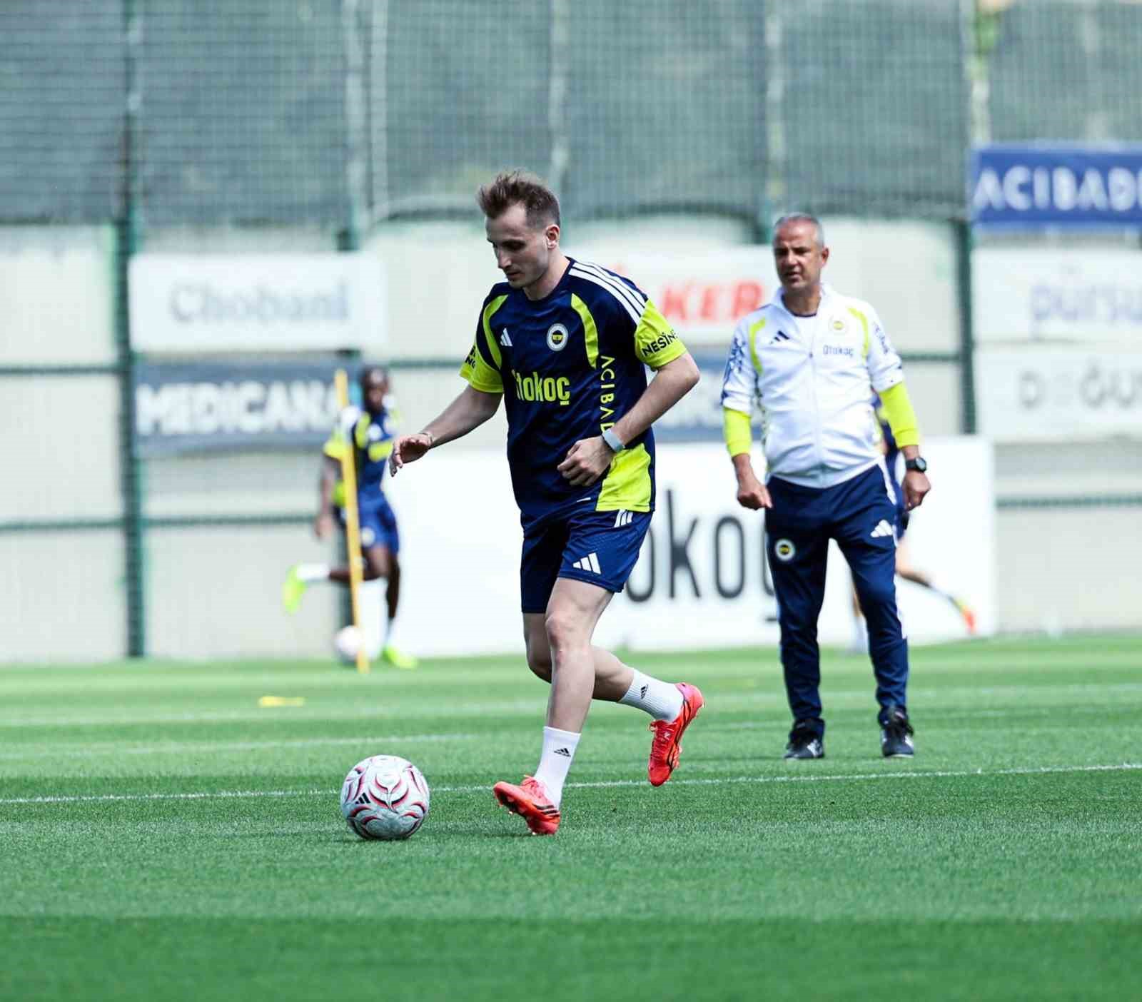 Fenerbahçe hazırlıklarını sürdürdü
