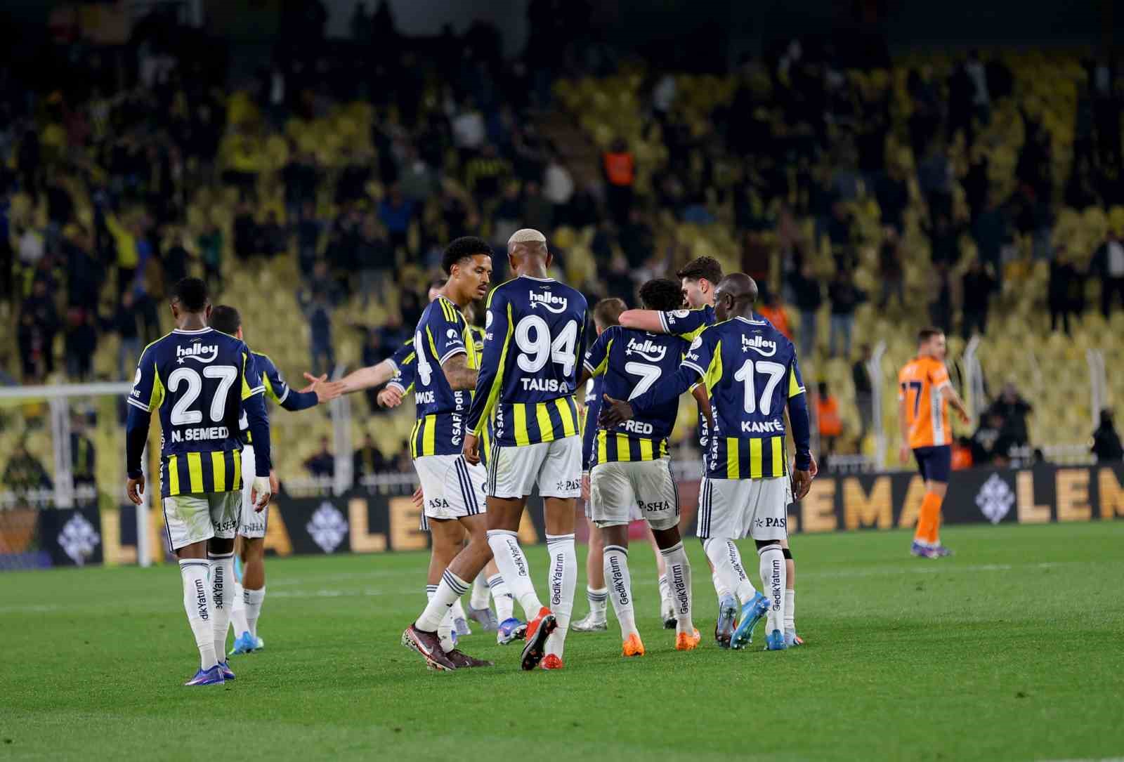 Fenerbahçe, Kadıköy’de Başakşehir’e karşı galibiyet serisini sürdürdü
