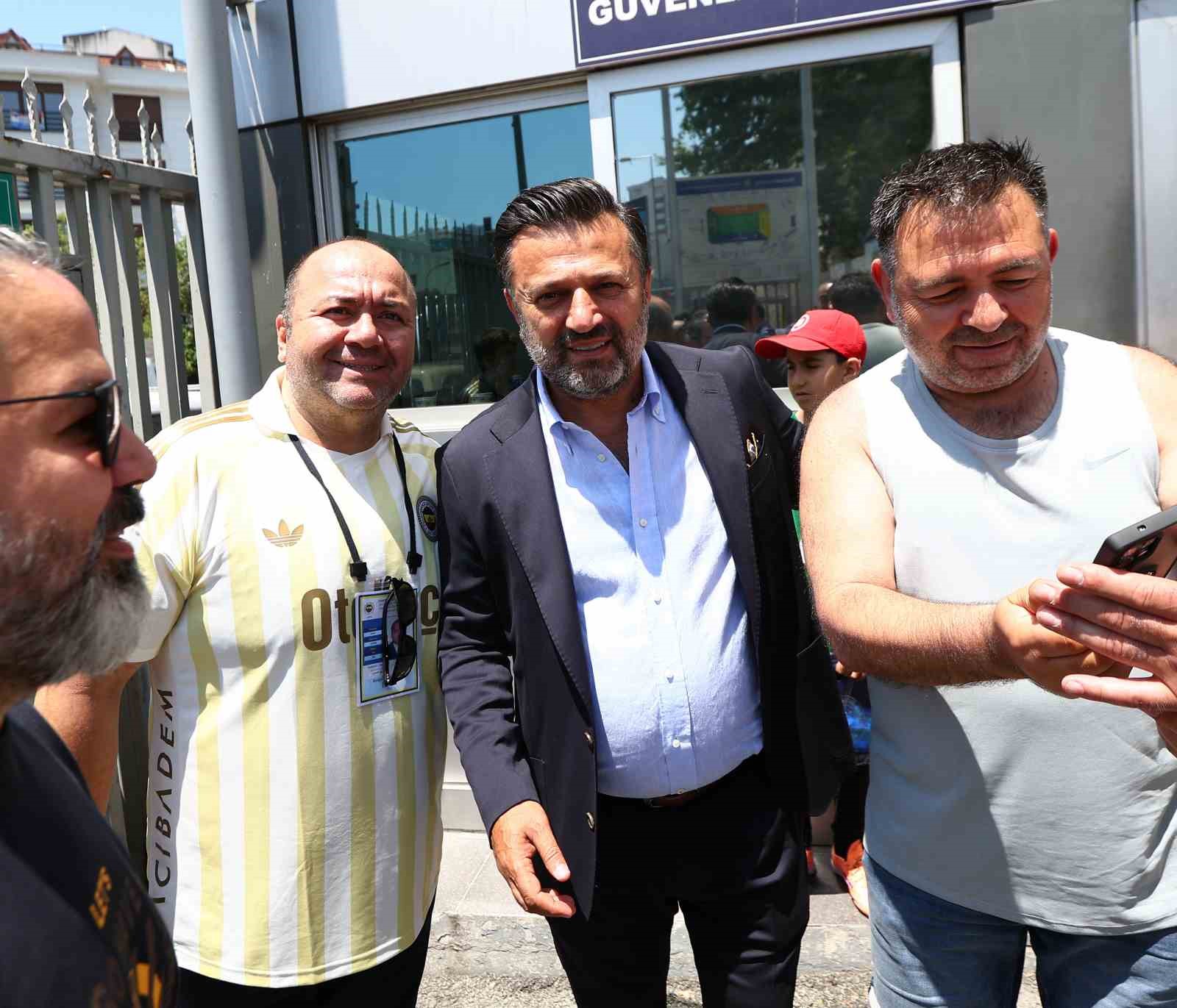 Fenerbahçe seçiminde eski sporcular da oy kullandı
