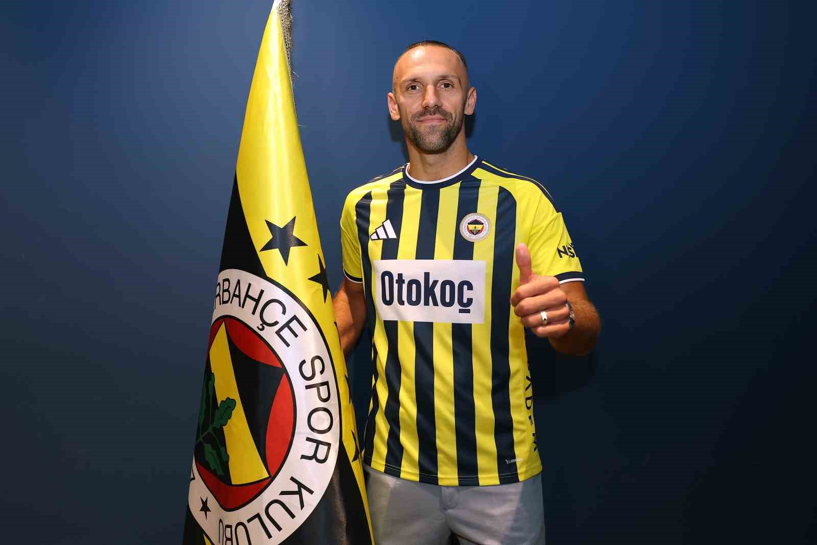 Fenerbahçe, Vedat Muriqi ile 3 yıllık sözleşme imzaladı

